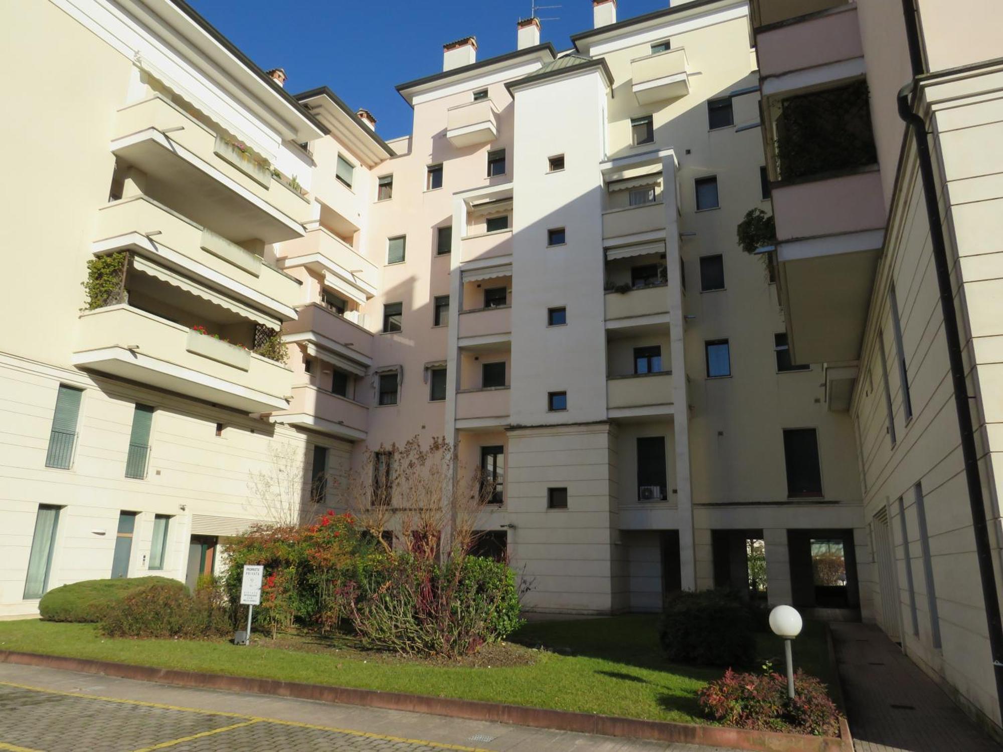 Palladium Cozy Suite Close To Downtown And Exibition Center Vicence Extérieur photo